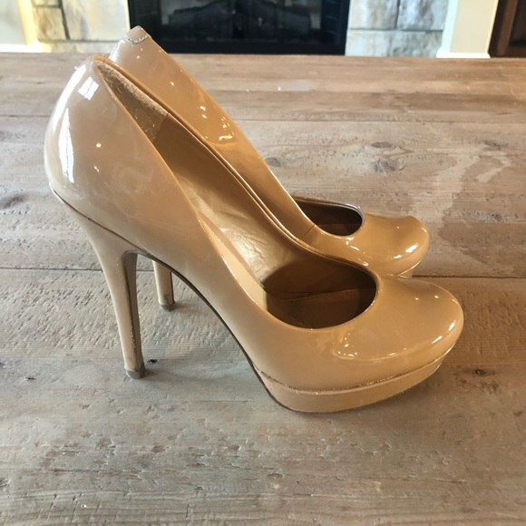 Arturo Chiang Nude Patent Pumps. - Picture 2 of 4